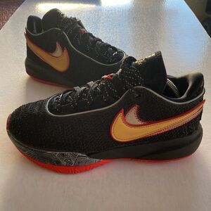 NIKE Lebron XX Pink Diamond Collection Size 6Y / 7.5 Women’s
